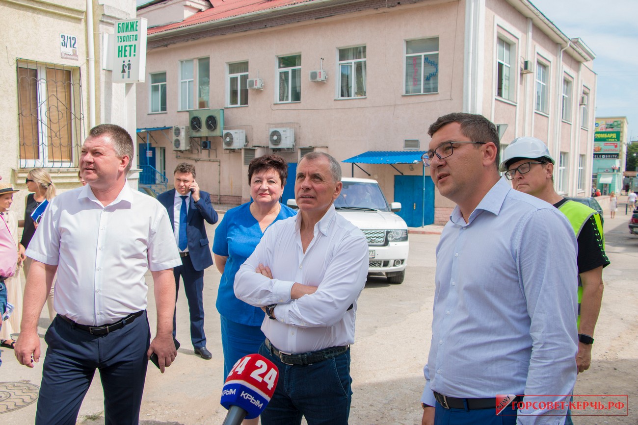 В рамках визита Владимира КОНСТАНТИНОВА осмотрели реконструкцию Малой  Митридатской лестницы | 23.06.2020 | Керчь - БезФормата